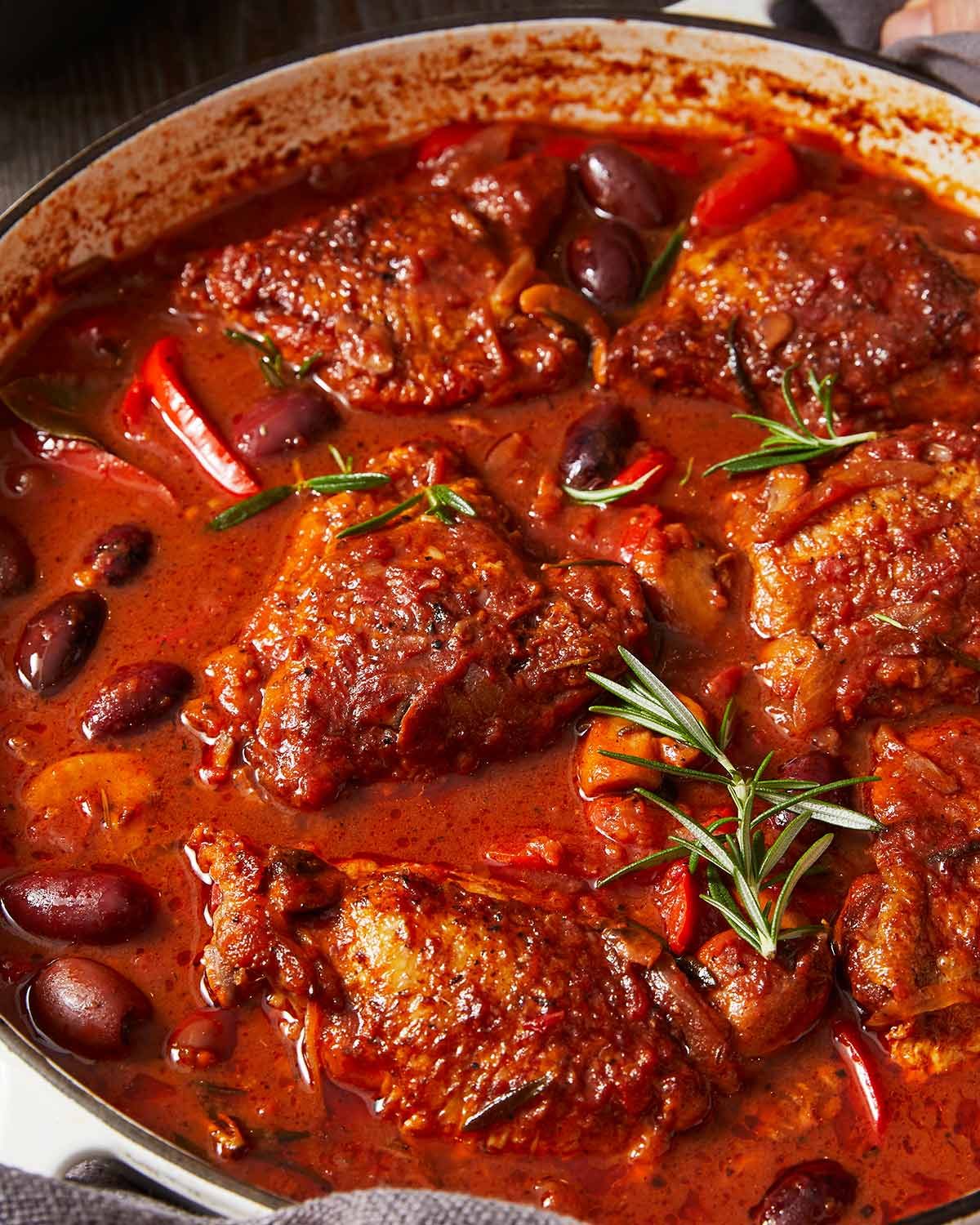 Hunter-Style Slow Cooker Chicken Cacciatore: Rich, Hearty Meal